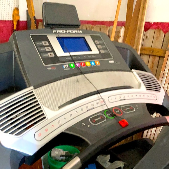 Like new treadmill - Picture 1 of 2